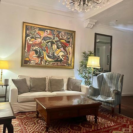 Small Stylish Room With Comfortable Queen-Size Bed In Very Large, Beautifully Decorated Shared Flat In The Historic Centre Of 马拉加 外观 照片