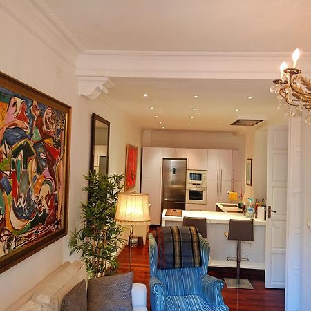 Small Stylish Room With Comfortable Queen-Size Bed In Very Large, Beautifully Decorated Shared Flat In The Historic Centre Of 马拉加 外观 照片