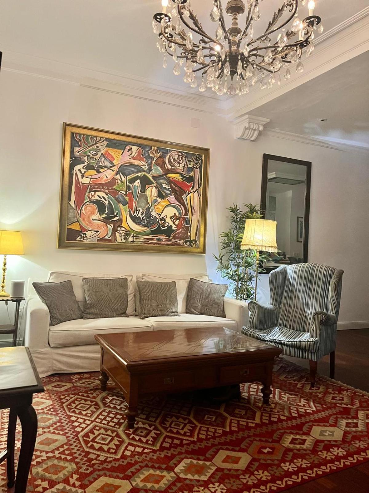 Small Stylish Room With Comfortable Queen-Size Bed In Very Large, Beautifully Decorated Shared Flat In The Historic Centre Of 马拉加 外观 照片