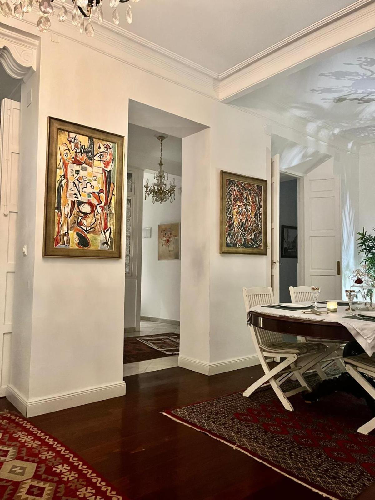Small Stylish Room With Comfortable Queen-Size Bed In Very Large, Beautifully Decorated Shared Flat In The Historic Centre Of 马拉加 外观 照片